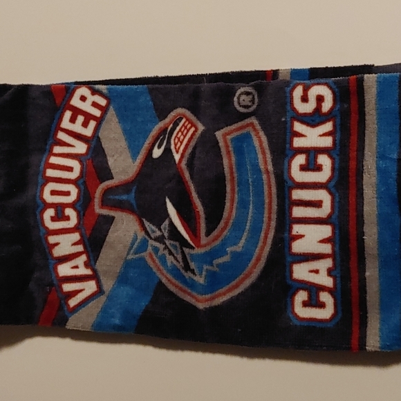 VANCOUVER Canucks hockey team Canada Hand Towel - Picture 6 of 6